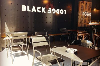 Aménagement d’une terrasse pour le bar-restaurant le Black-Lodge